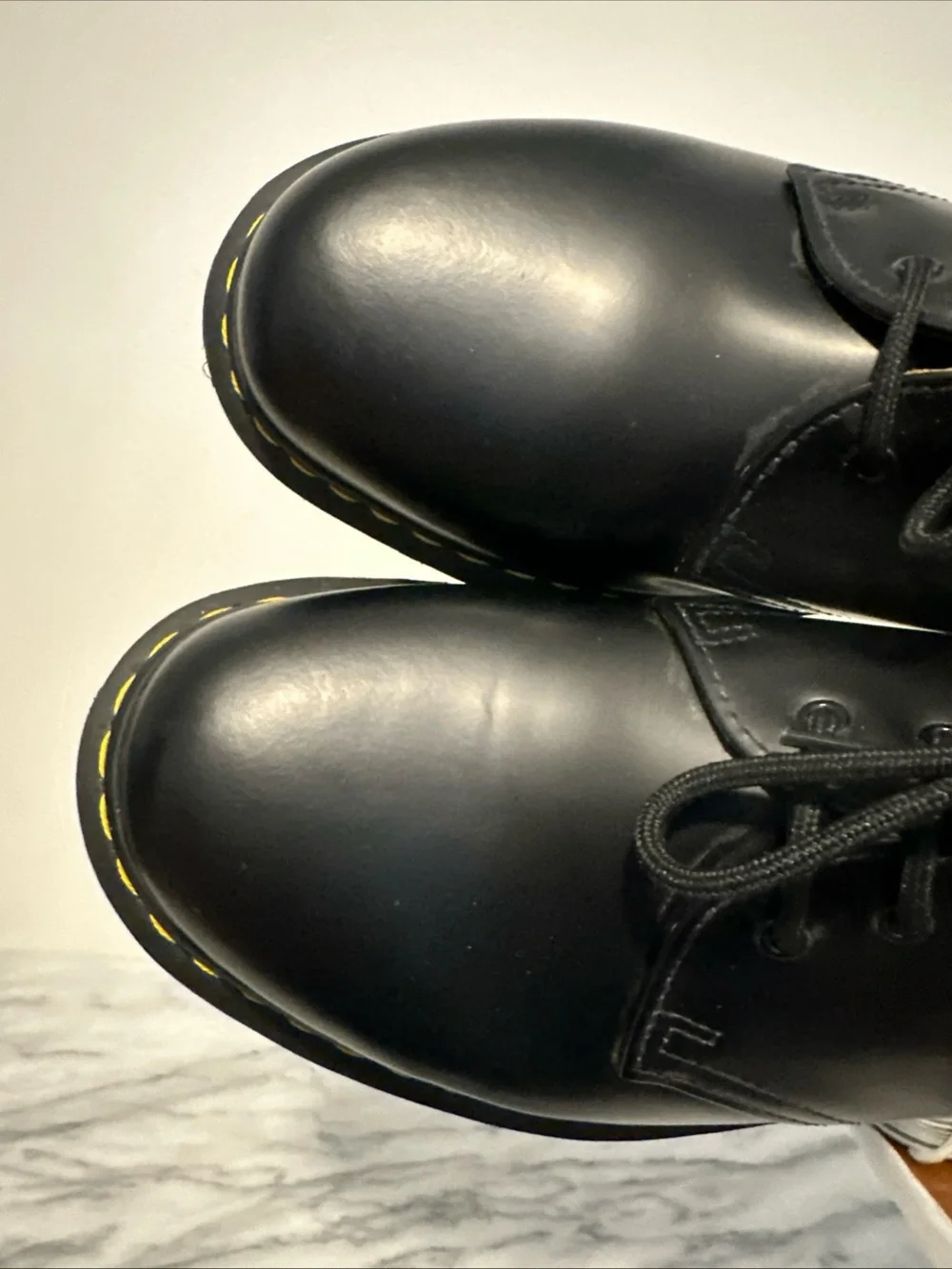 Dr. Martens 3-Eye Smooth Leather Oxford - Black womens sz -10 unisex